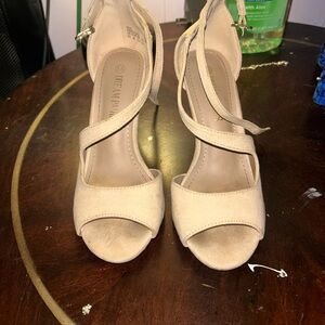 Dream Pairs Beige Heels